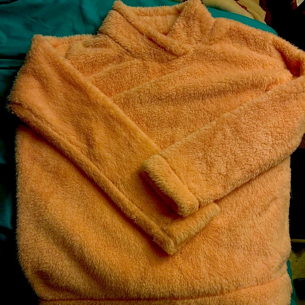 Size XS soft perfect for cold seasons. Baby pink color hasn’t worn still new.